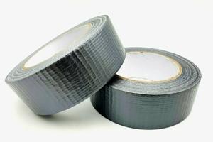 Сравнение армированного скотча с обычным упаковочным скотчем